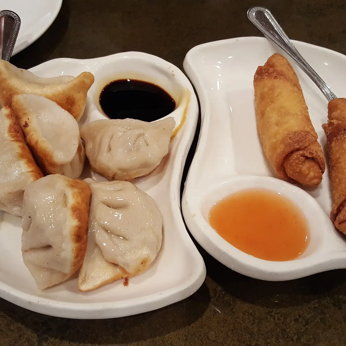 锅贴 Fried Dumplings 6